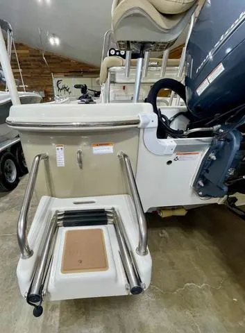 Slide: The Image of NauticStar 215 XTS 2019 - 9