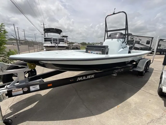 Slide: The Image of Majek 22 XTREME 2025 - 3