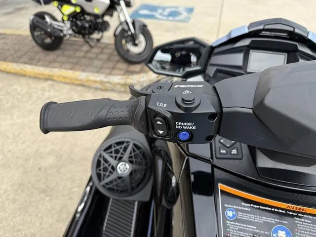 Slide: The Image of Yamaha VX Cruiser 2025 - 17