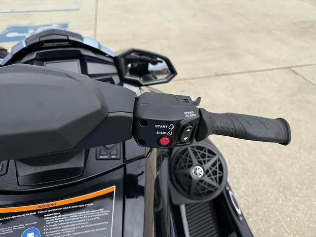 Slide: The Image of Yamaha VX Cruiser 2025 - 18