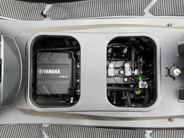 Slide: The Image of Yamaha VX Cruiser 2025 - 22