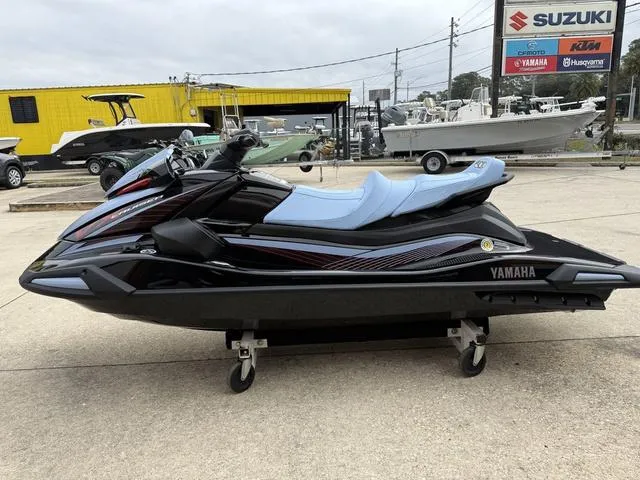 Slide: The Image of Yamaha VX Cruiser 2025 - 7