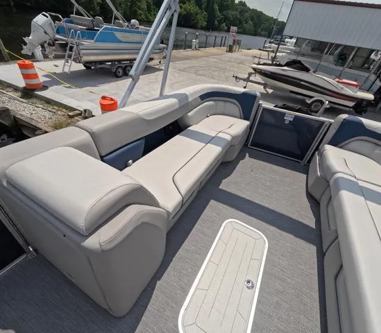 Slide: The Image of Sweetwater Sweetwater Lounge 2486 SFL In Stock Add for traile 2026 - 21