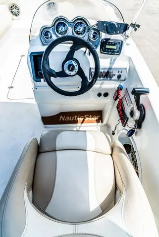 Slide: The Image of NauticStar 203 SC 2017 - 16