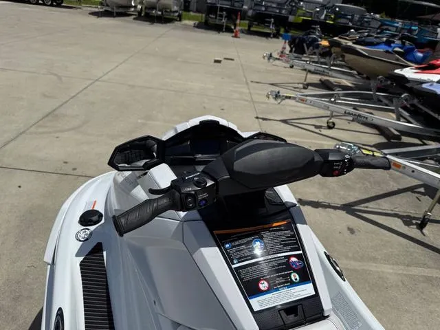 Slide: The Image of Yamaha VX Cruiser 2025 - 10