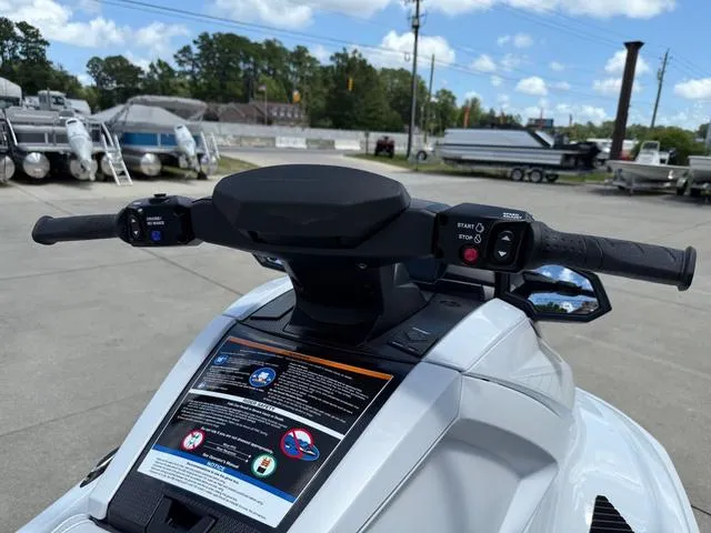 Slide: The Image of Yamaha VX Cruiser 2025 - 13