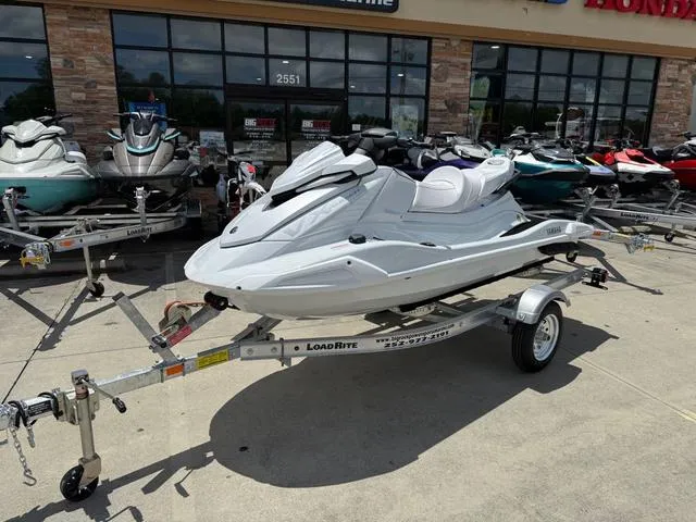 Slide: The Image of Yamaha VX Cruiser 2025 - 3