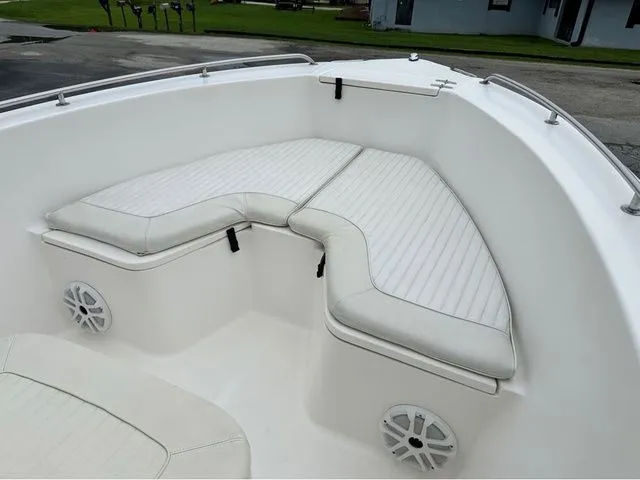 Slide: The Image of Sea Hunt Triton 220 2007 - 10