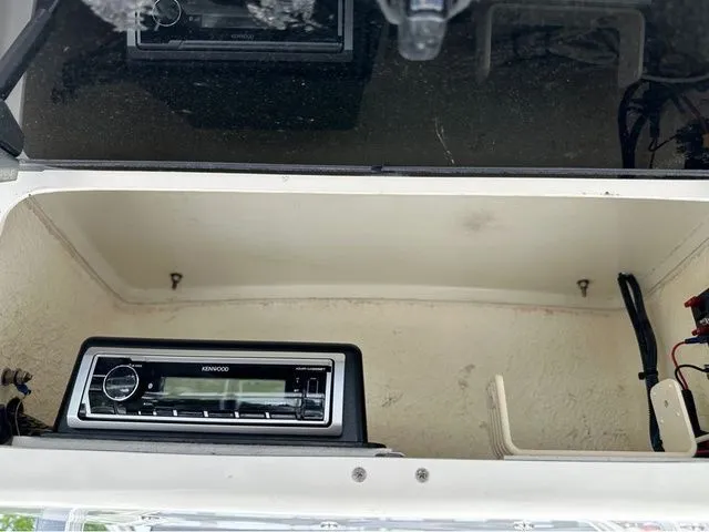 Slide: The Image of Sea Hunt Triton 220 2007 - 12