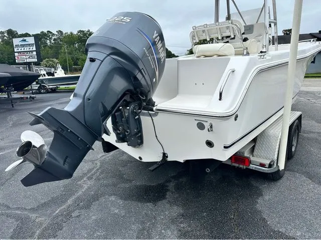 Slide: The Image of Sea Hunt Triton 220 2007 - 4