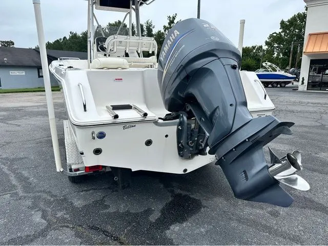 Slide: The Image of Sea Hunt Triton 220 2007 - 5