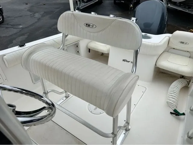 Slide: The Image of Sea Hunt Triton 220 2007 - 8