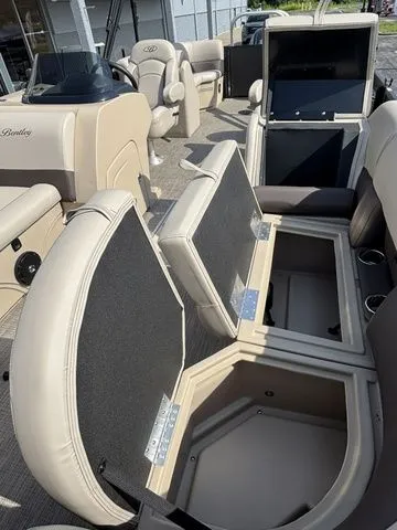 Slide: The Image of Bentley Pontoons Navigator 223 / DF150ATLSS5 2026 - 12