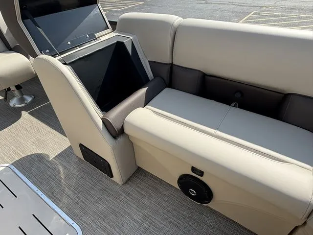 Slide: The Image of Bentley Pontoons Navigator 223 / DF150ATLSS5 2026 - 13