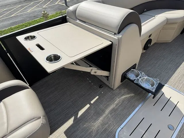 Slide: The Image of Bentley Pontoons Navigator 223 / DF150ATLSS5 2026 - 14