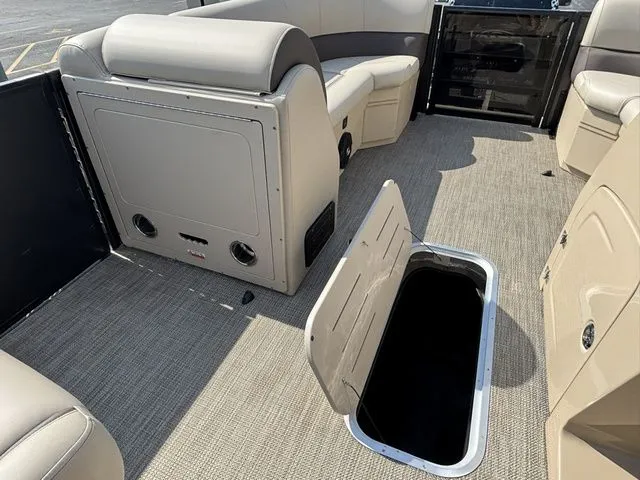 Slide: The Image of Bentley Pontoons Navigator 223 / DF150ATLSS5 2026 - 15