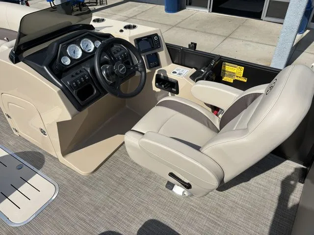 Slide: The Image of Bentley Pontoons Navigator 223 / DF150ATLSS5 2026 - 17