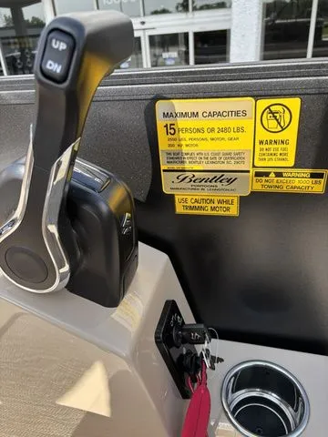 Slide: The Image of Bentley Pontoons Navigator 223 / DF150ATLSS5 2026 - 21