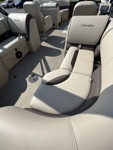 Slide: The Image of Bentley Pontoons Navigator 223 / DF150ATLSS5 2026 - 24