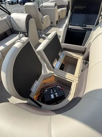 Slide: The Image of Bentley Pontoons Navigator 223 / DF150ATLSS5 2026 - 25