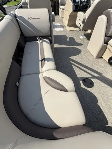 Slide: The Image of Bentley Pontoons Navigator 223 / DF150ATLSS5 2026 - 26