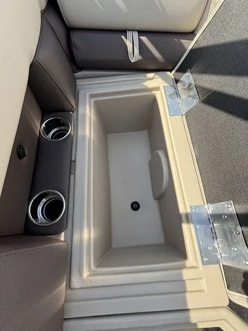 Slide: The Image of Bentley Pontoons Navigator 223 / DF150ATLSS5 2026 - 28