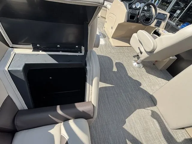Slide: The Image of Bentley Pontoons Navigator 223 / DF150ATLSS5 2026 - 29