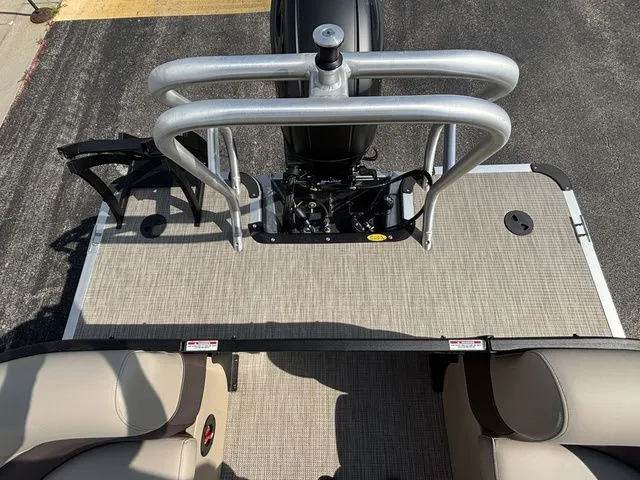 Slide: The Image of Bentley Pontoons Navigator 223 / DF150ATLSS5 2026 - 31