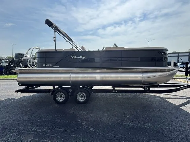 Slide: The Image of Bentley Pontoons Navigator 223 / DF150ATLSS5 2026 - 4