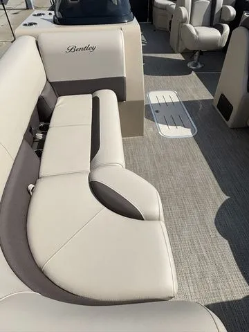 Slide: The Image of Bentley Pontoons Navigator 223 / DF150ATLSS5 2026 - 9