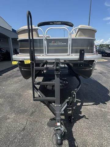 Slide: The Image of Sun Tracker Party Barge 18 DLX 2024 - 10