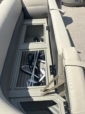 Slide: The Image of Sun Tracker Party Barge 18 DLX 2024 - 12