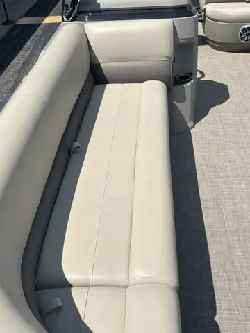 Slide: The Image of Sun Tracker Party Barge 18 DLX 2024 - 13