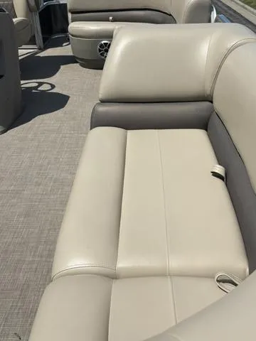 Slide: The Image of Sun Tracker Party Barge 18 DLX 2024 - 14