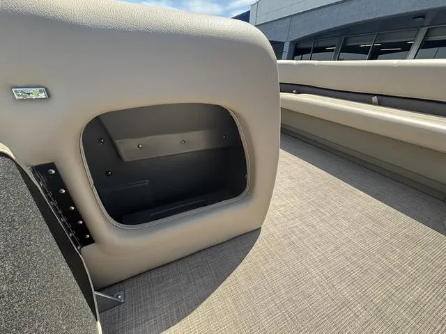 Slide: The Image of Sun Tracker Party Barge 18 DLX 2024 - 17