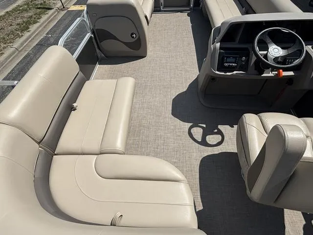 Slide: The Image of Sun Tracker Party Barge 18 DLX 2024 - 20