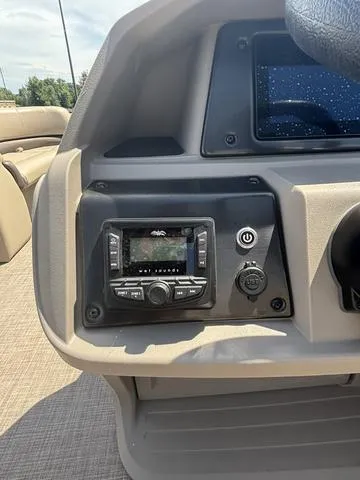 Slide: The Image of Sun Tracker Party Barge 18 DLX 2024 - 21