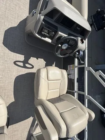 Slide: The Image of Sun Tracker Party Barge 18 DLX 2024 - 26