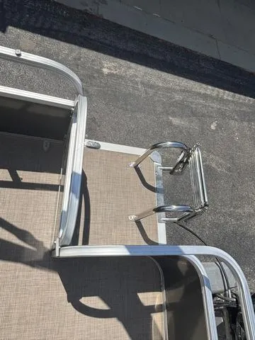 Slide: The Image of Sun Tracker Party Barge 18 DLX 2024 - 29