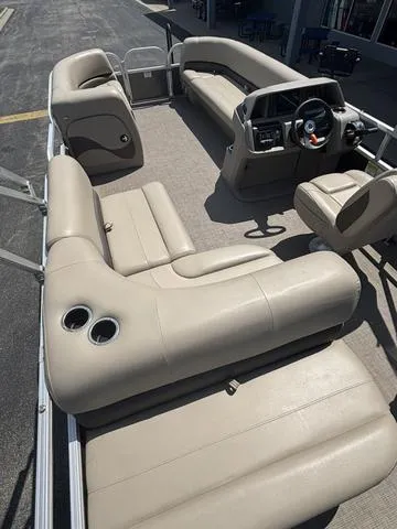 Slide: The Image of Sun Tracker Party Barge 18 DLX 2024 - 30