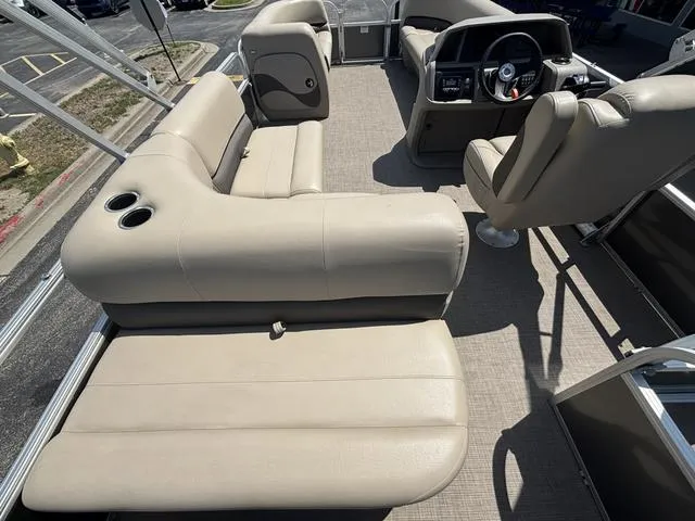 Slide: The Image of Sun Tracker Party Barge 18 DLX 2024 - 34