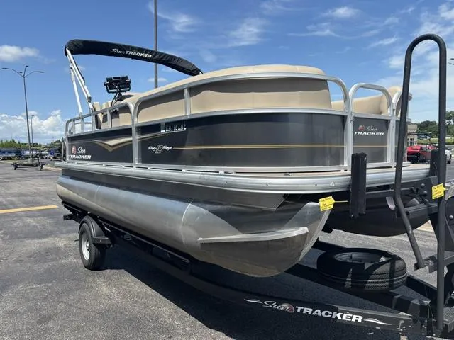 Slide: The Image of Sun Tracker Party Barge 18 DLX 2024 - 4