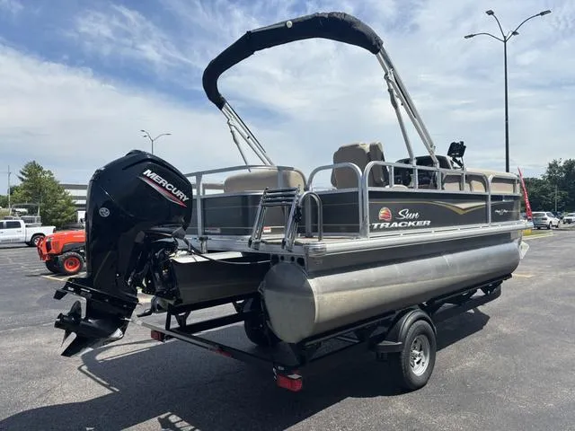 Slide: The Image of Sun Tracker Party Barge 18 DLX 2024 - 6