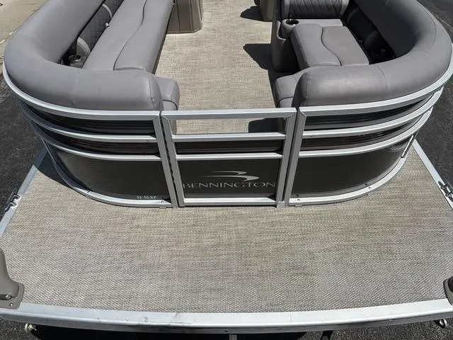 Slide: The Image of Bennington 22 SLX - Premium (22SLXP) 2018 - 11