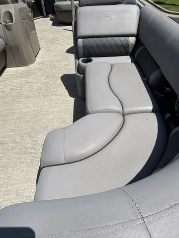 Slide: The Image of Bennington 22 SLX - Premium (22SLXP) 2018 - 14