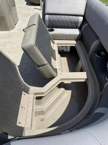 Slide: The Image of Bennington 22 SLX - Premium (22SLXP) 2018 - 15