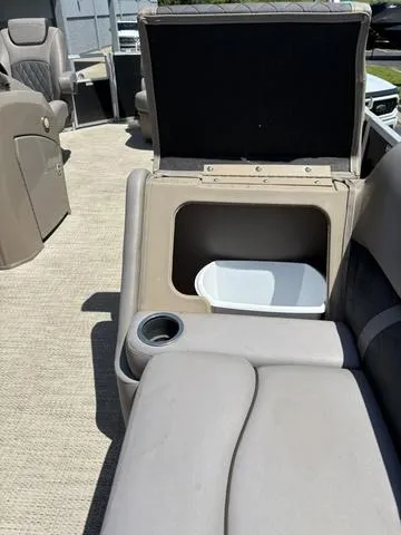 Slide: The Image of Bennington 22 SLX - Premium (22SLXP) 2018 - 16