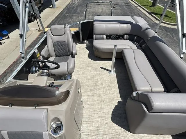 Slide: The Image of Bennington 22 SLX - Premium (22SLXP) 2018 - 17