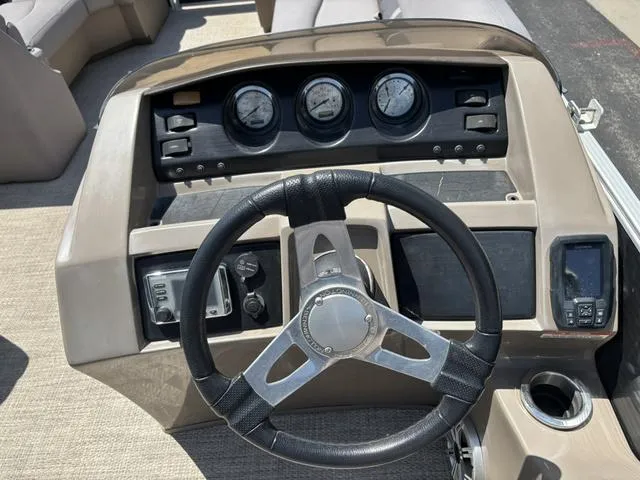 Slide: The Image of Bennington 22 SLX - Premium (22SLXP) 2018 - 21