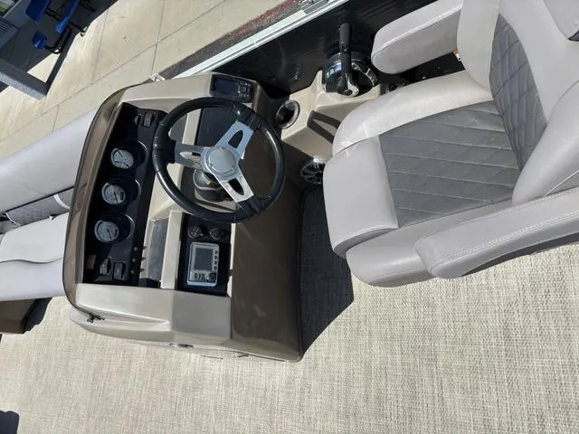 Slide: The Image of Bennington 22 SLX - Premium (22SLXP) 2018 - 22